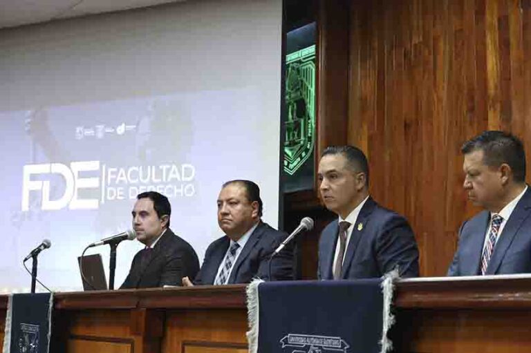Inaugura Eric Gudiño Coloquio Internacional de la UAQ.