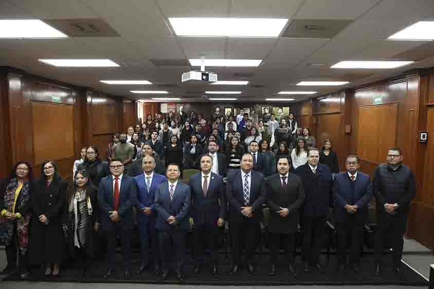 Inaugura Eric Gudiño Coloquio Internacional de la UAQ.