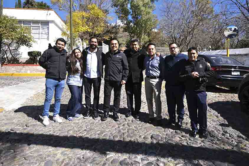 Presenta Luis Nava programas sociales ante alumnos del Instituto de Artes y Oficios