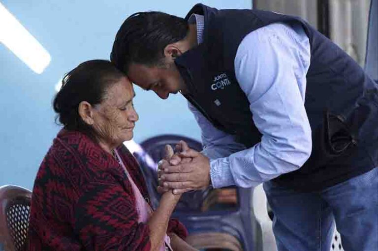 Visita a beneficiarios de programas sociales en Los Olvera