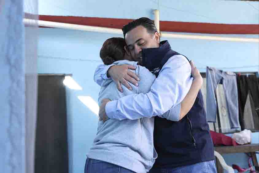 Visita Luis Nava a beneficiarios de programas sociales en Los Olvera