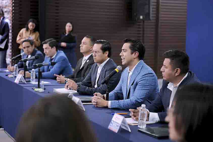 Preside Gobernador Ceremonia Conmemorativa del Día de la Bandera