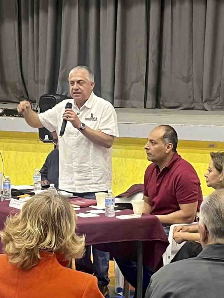 Diputado Sinuehe Pierdragil y Regidor Oscar Sandoval “El Gallo” encabezan foro con docentes en San Juan del Río sobre debido proceso y seguridad jurídica para las y los trabajadores de la educación.