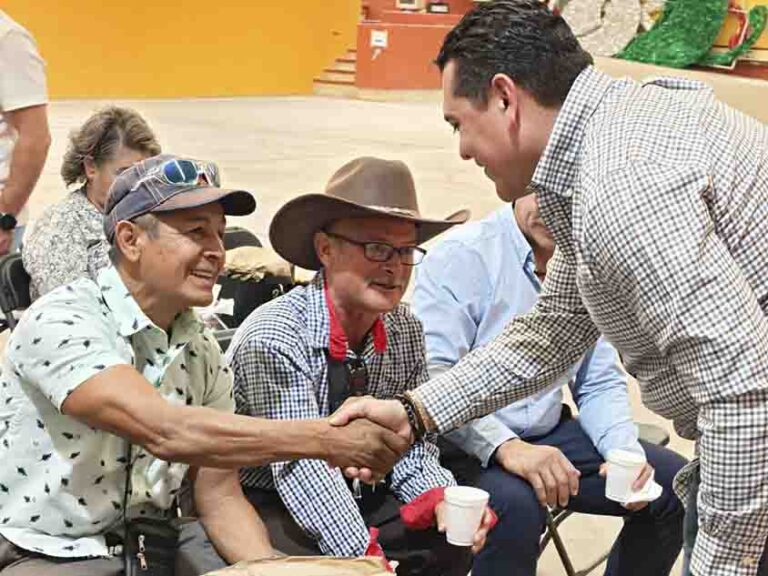 Analizan iniciativa en favor del magisterio