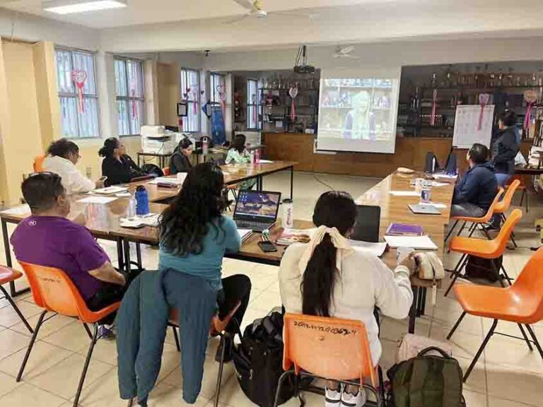 Impulsan docentes mejora continua de escuelas