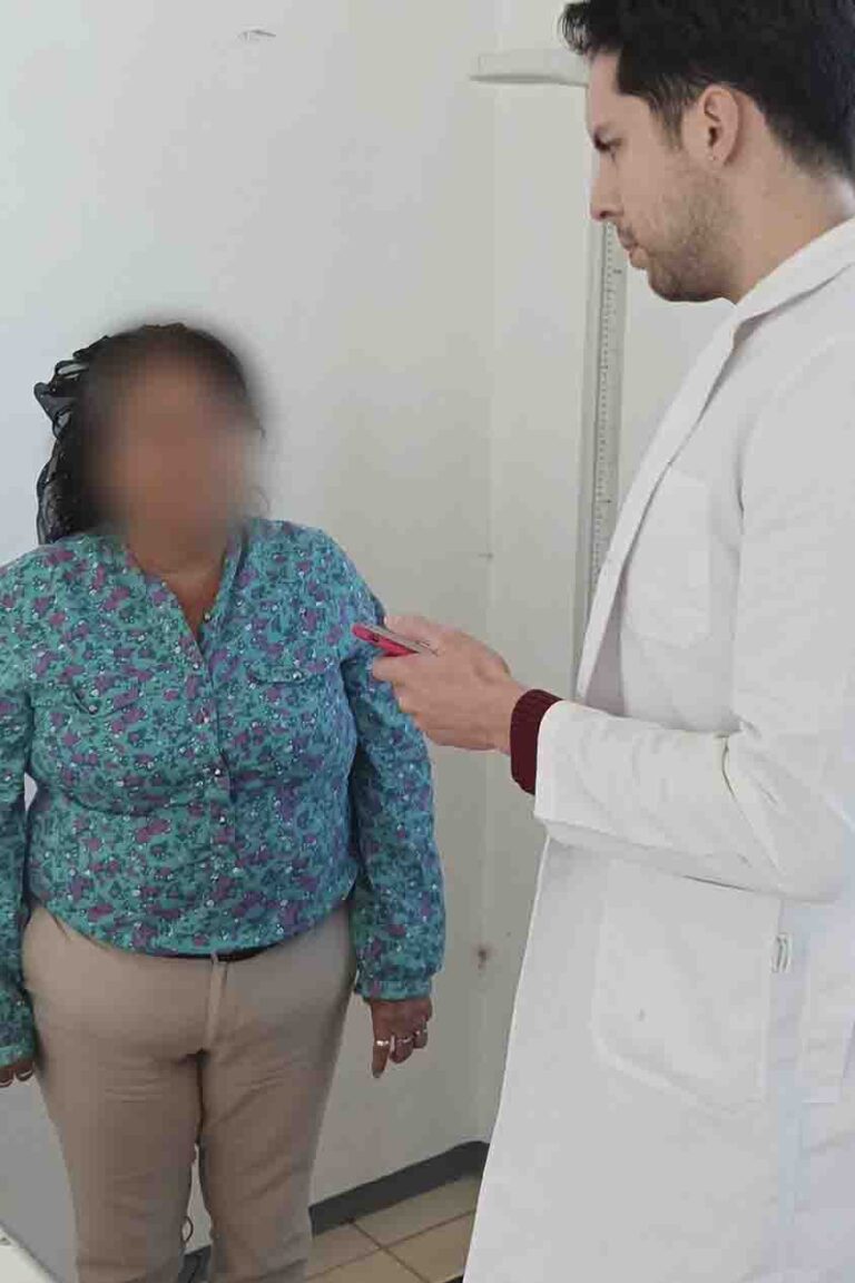 Acerca SESA servicios de salud a Agua Azul