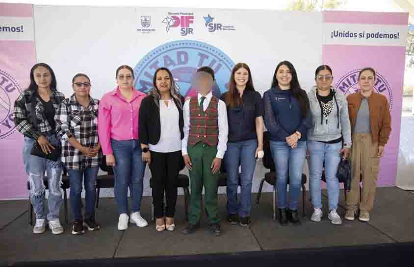 DIF entrega cemento y material didáctico en Estancia de Bordos