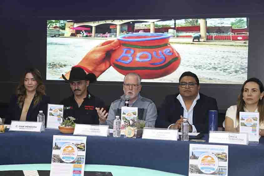 Encabeza Gobernador entrega de aulas en primarias de Jurica Pueblo