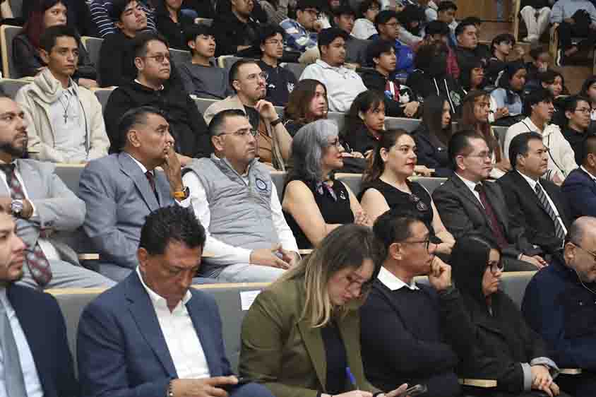 COBAQ participa en foro de alta tecnología