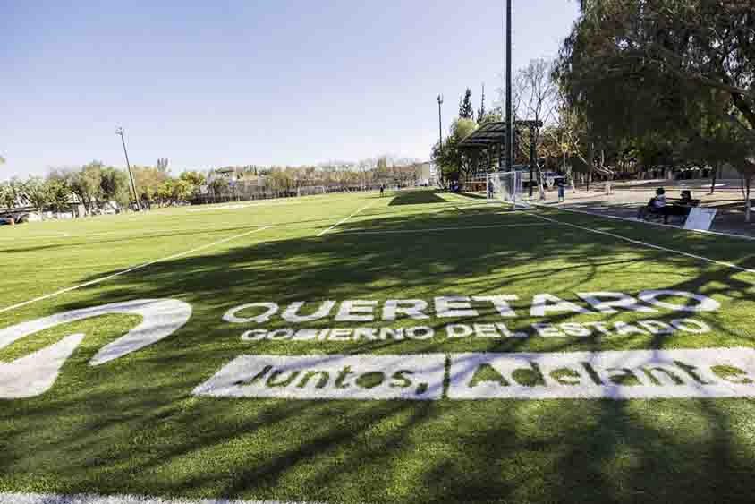 Encabeza Mauricio Kuri entrega de cancha en Unidad Deportiva de El Pueblito