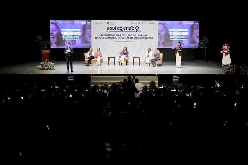 Felifer Macías asiste a panel por la igualdad en Querétaro