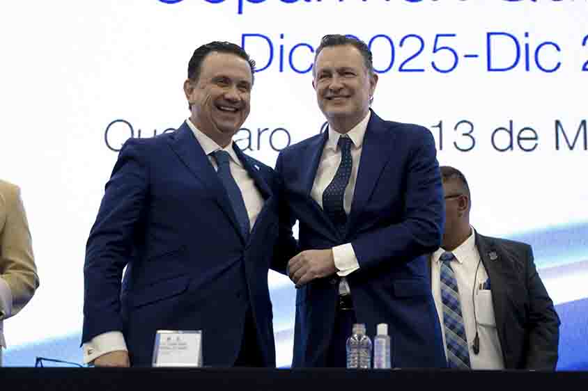 Asiste Gobernador a toma de Compromiso de la COPARMEX Querétaro