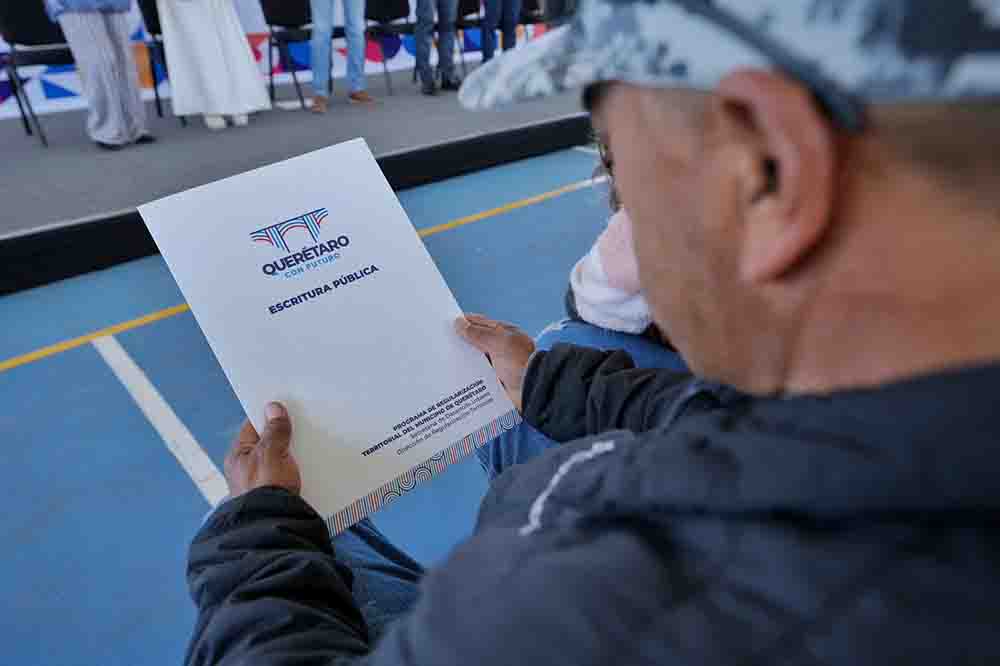 Entregan escrituras a familias queretanas