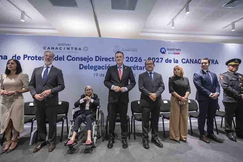 Mauricio Kuri toma protesta al Consejo Directivo de la CANACINTRA Querétaro