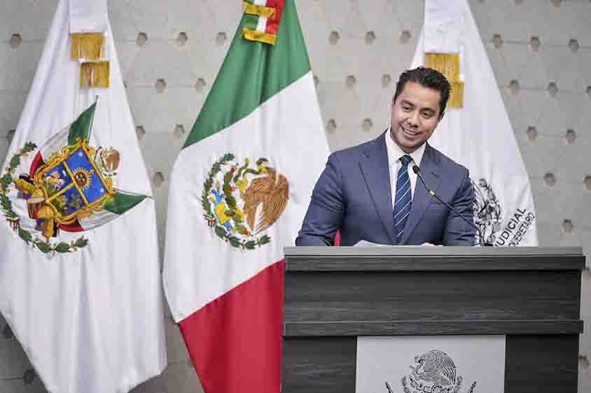 Felifer Macías firma convenio con el Poder Judicial