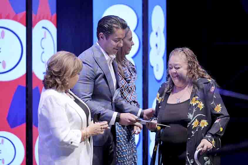 Felifer reconoce 40 años del DIF en Querétaro