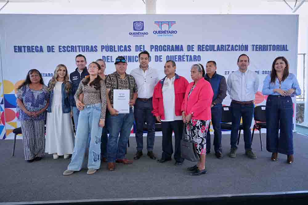 Entregan escrituras a familias queretanas