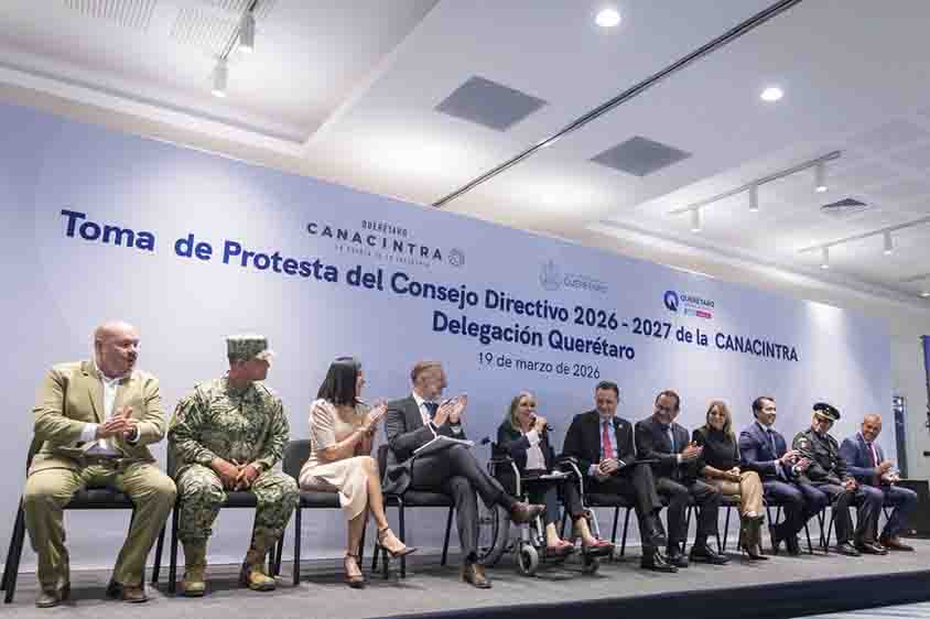 Mauricio Kuri toma protesta al Consejo Directivo de la CANACINTRA Querétaro