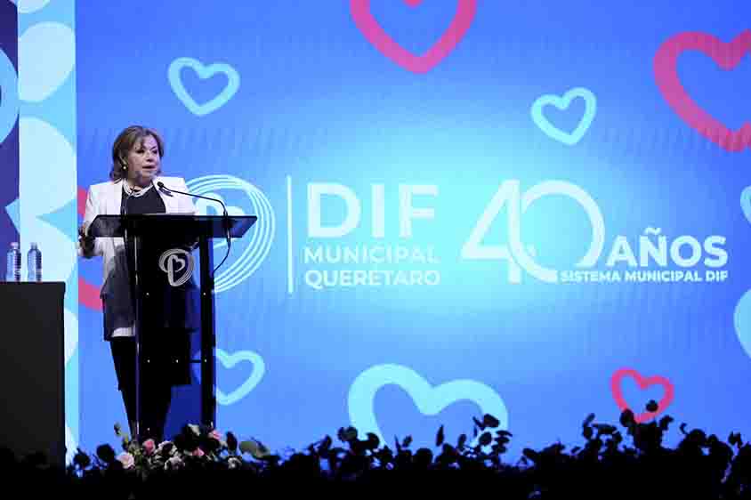 Felifer reconoce 40 años del DIF en Querétaro