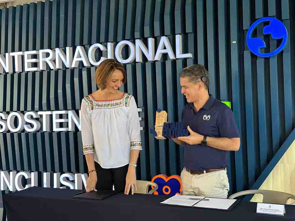 Firman convenio titulares de Secult y Tec de Monterrey