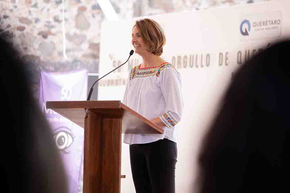 Gina Sánchez acude a presentación de 50 Mujeres, Orgullo de Querétaro