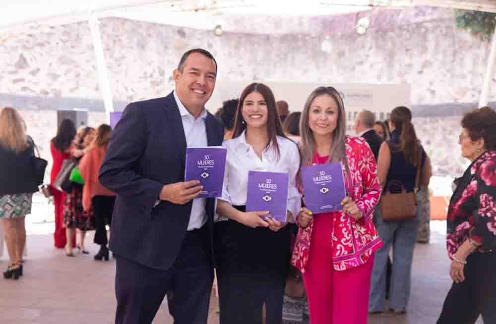 Gina Sánchez acude a presentación de 50 Mujeres, Orgullo de Querétaro