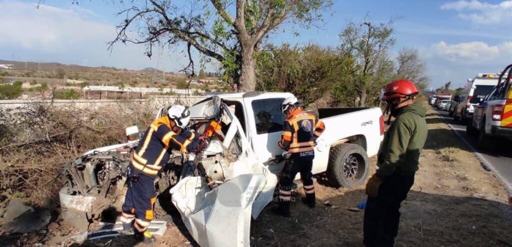 Brutal salida de camino en la 400