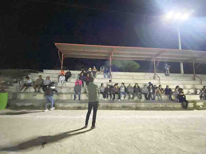 Mejoran iluminación en cancha de Cerrito Parado