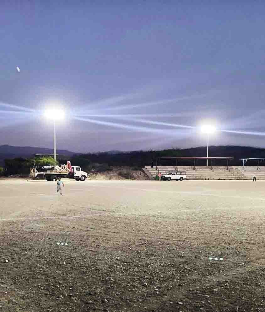 Mejoran iluminación en cancha de Cerrito Parado Mejoran iluminación en cancha de Cerrito Parado