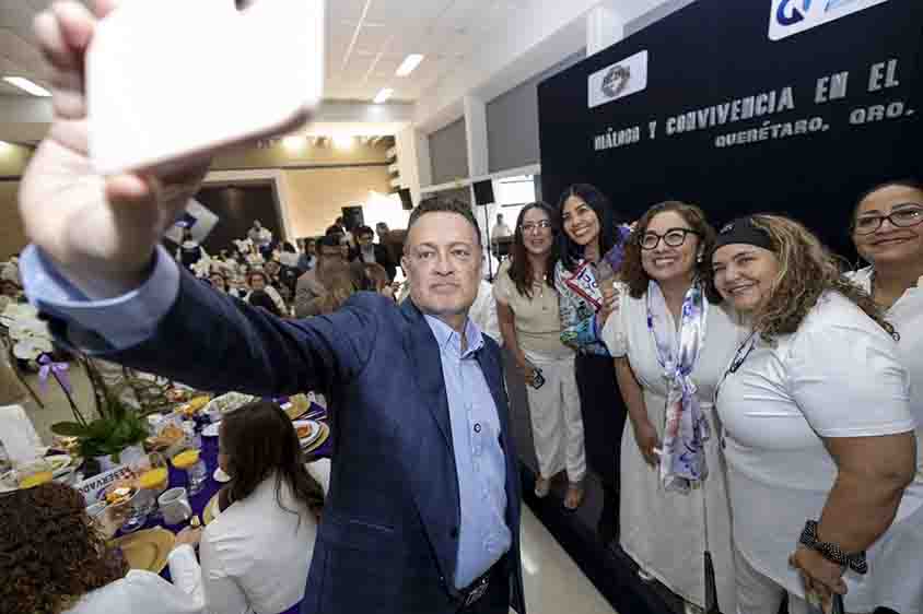 Asiste Gobernador a jornada de reflexión por el Día Internacional de la Mujer