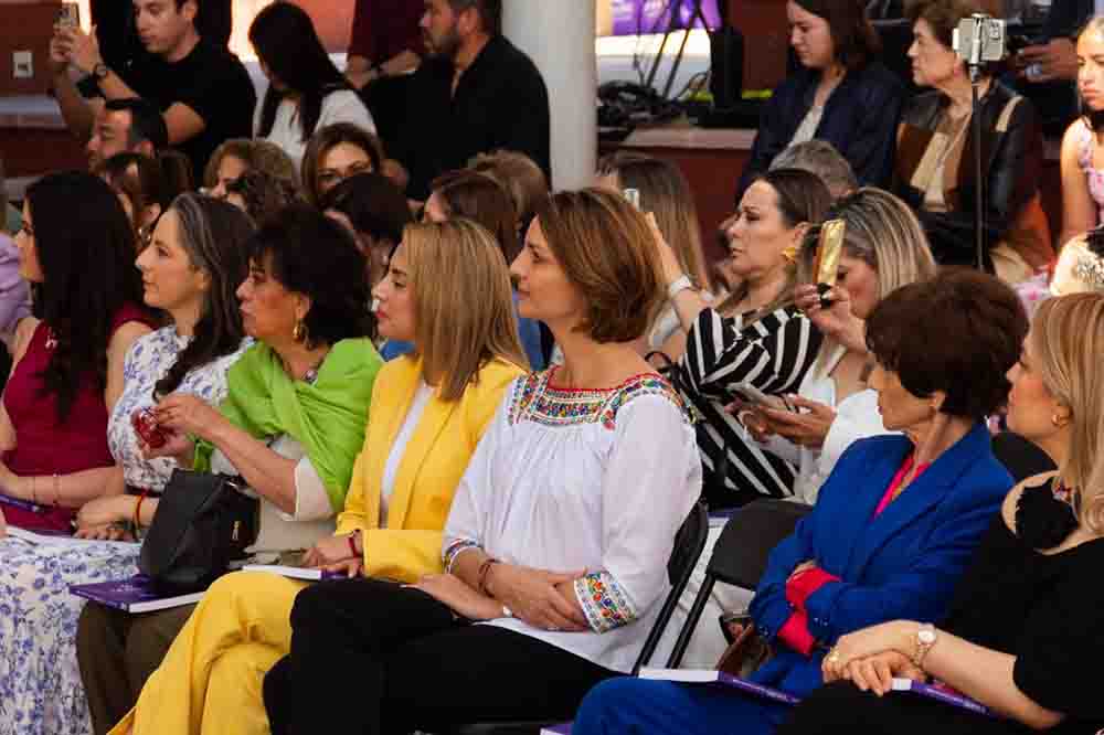 Presentan libro 50 Mujeres, Orgullo de Querétaro