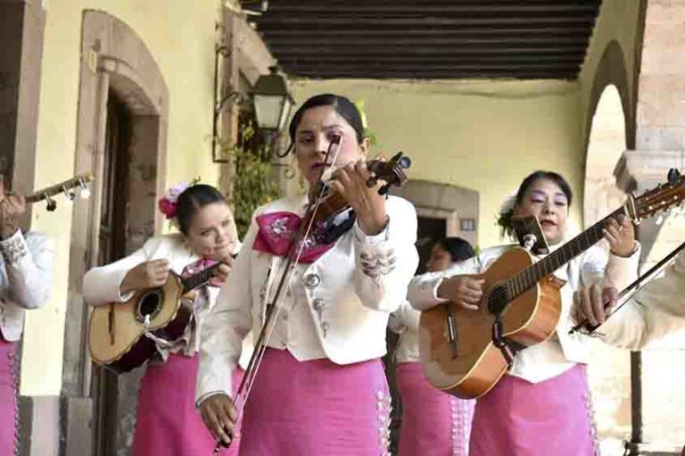 Inauguran exposición de Pedro Escobedo en Punto México