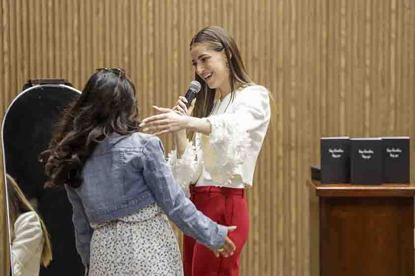 Acude Felifer a ponencia y presentación del libro “Soy Cambio, Soy Yo”, de Andrea Domínguez
