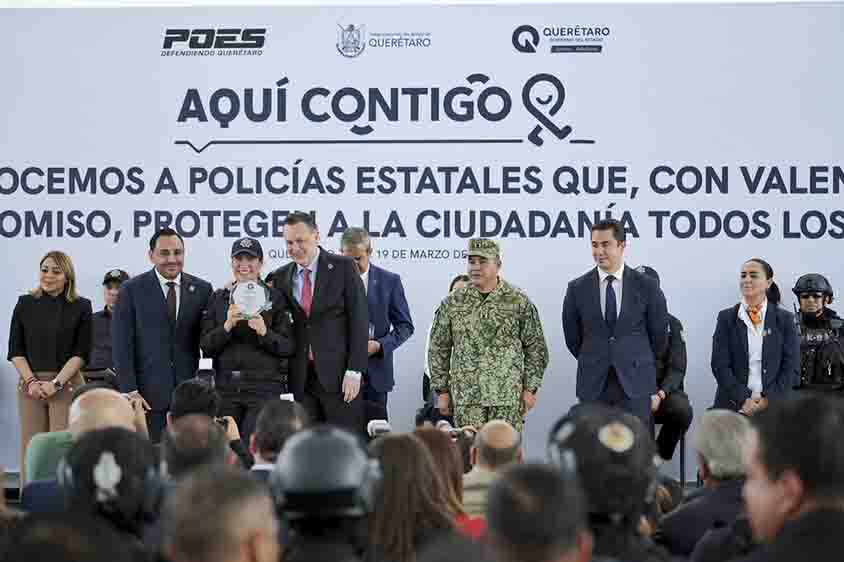 Asiste Felifer Macías a la entrega del Mérito Policial Asiste Felifer Macías a la entrega del Mérito Policial
