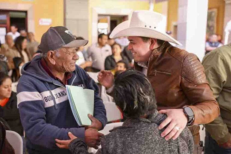 “Refrendo Cerca de Ti” acerca trámites a comerciantes