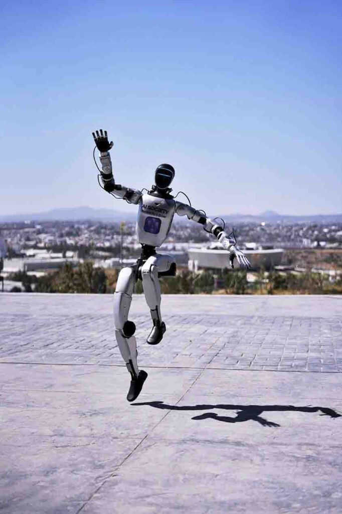 Destaca Felifer Macías innovación tecnológica que se desarrolla en Querétaro