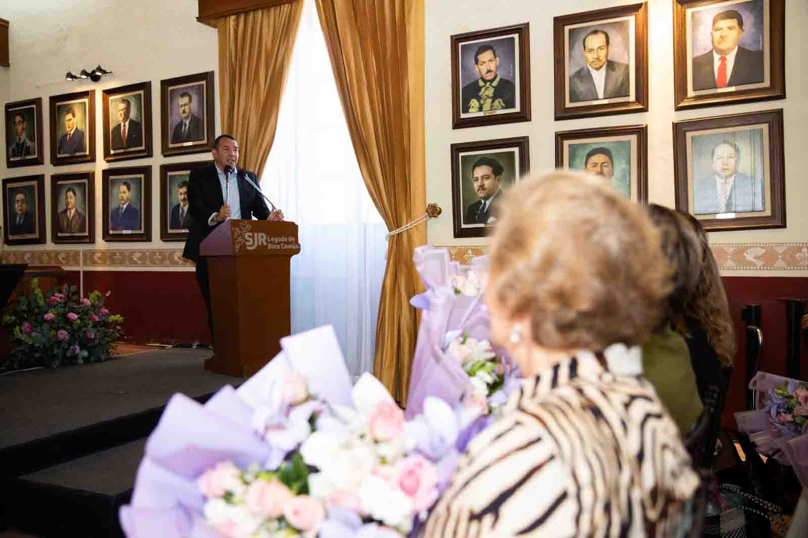 Entrega Roberto Cabrera 11 reconocimientos “Mujer que Inspira” a sanjuanenses destacadas
