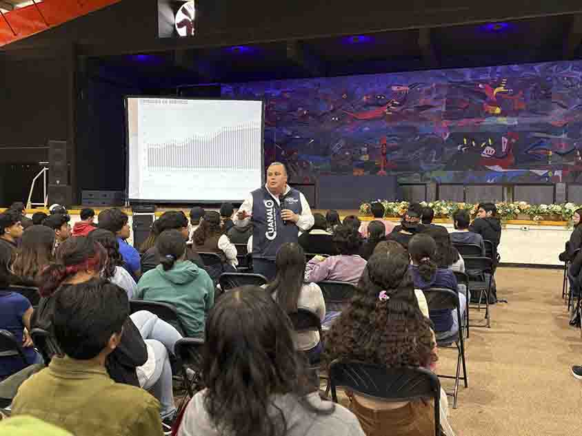 Gerardo Cuanalo suma a mil estudiantes a la Tarifa Unidos