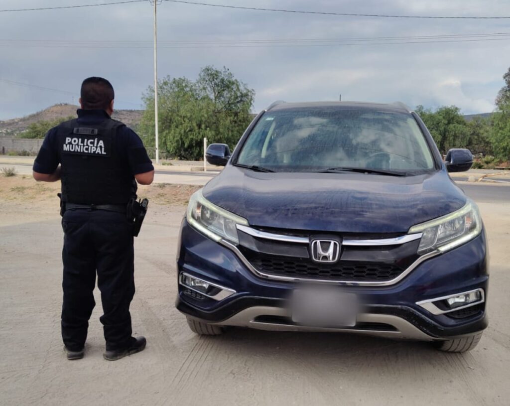 Recuperan camioneta con reporte de robo