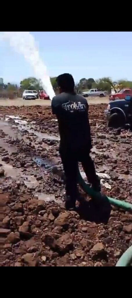AGUA PARA LA FOTO… Y PARA EL LODO