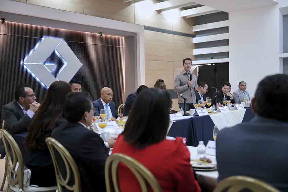 Asiste Felifer Macías a la VI Asamblea Ordinaria de la FECAPEQ