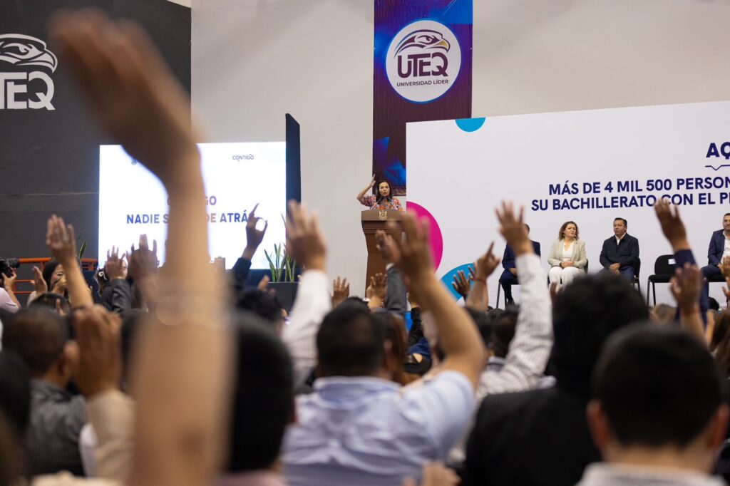 Encabeza Gobernador graduación de Contigo Nadie se Quede Atrás