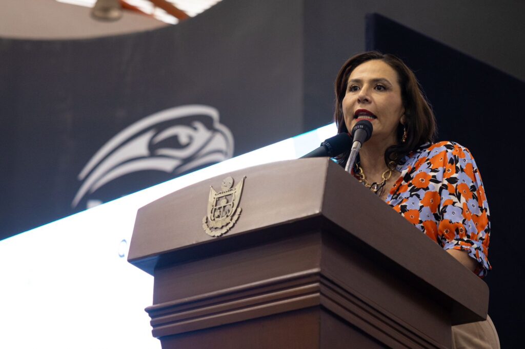 Encabeza Gobernador graduación de Contigo Nadie se Quede Atrás