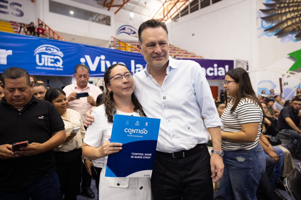 Encabeza Gobernador graduación de Contigo Nadie se Quede Atrás
