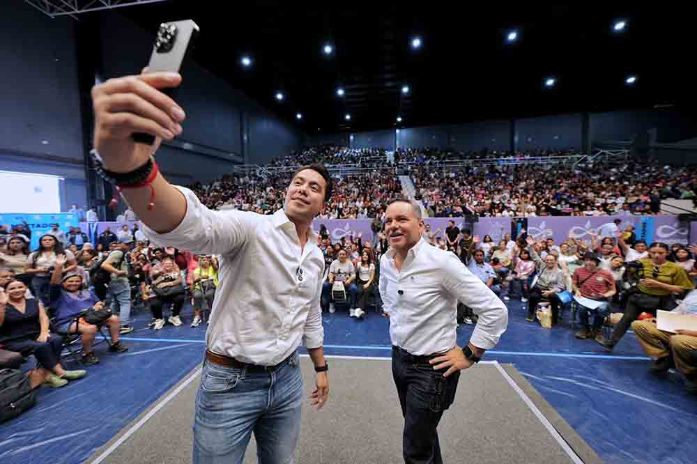 Felifer defiende entrega de computadoras a jóvenes