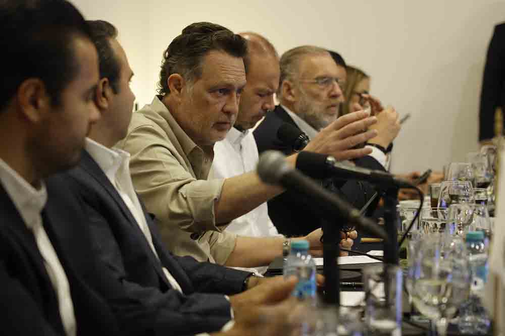 Kuri dialoga con industriales por Querétaro