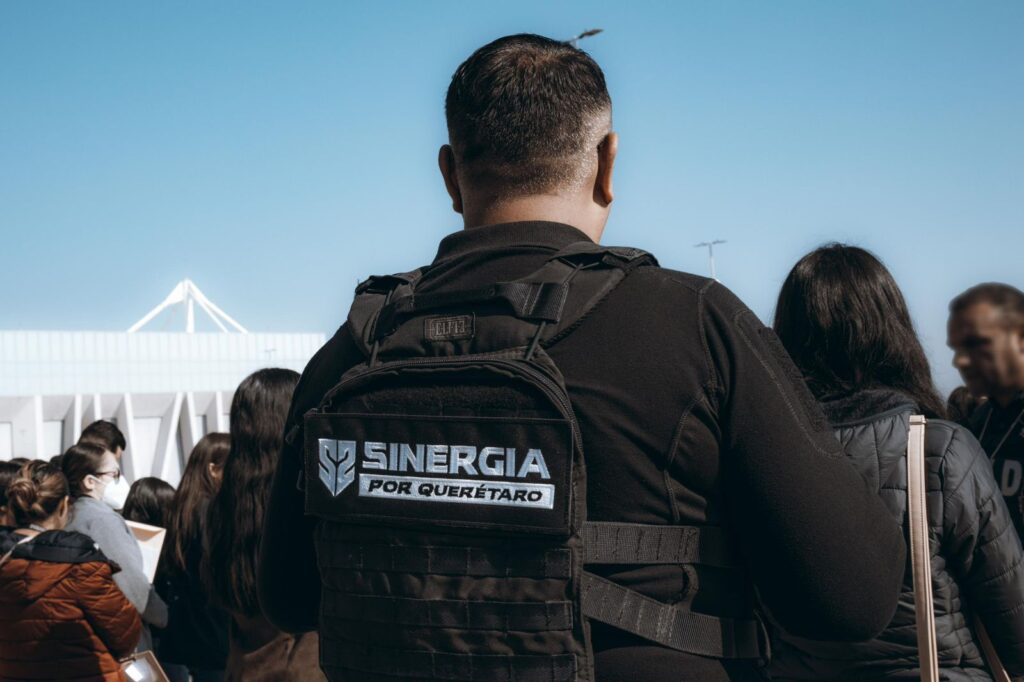 Cateos en tres municipios dejan detenidos y aseguramientos