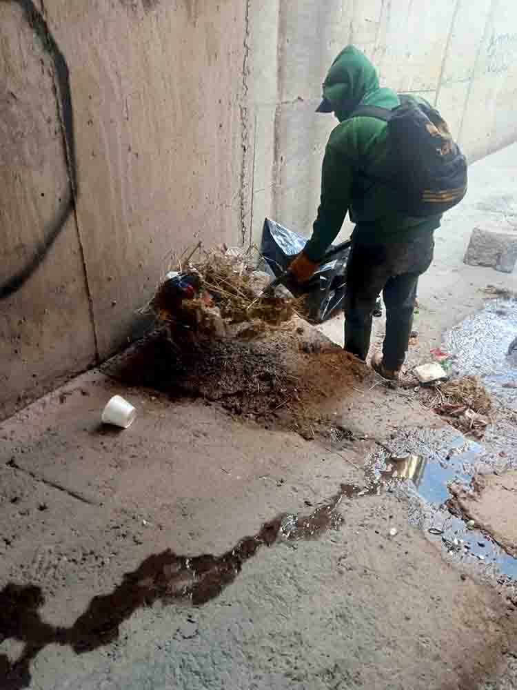 Limpian y desazolvan drenes en San Juan del Río