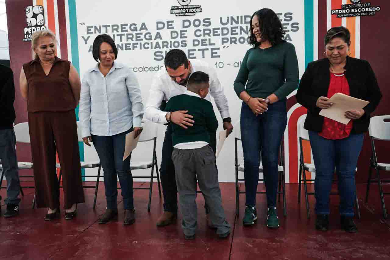 Pedro Escobedo impulsa transporte escolar para 389 estudiantes