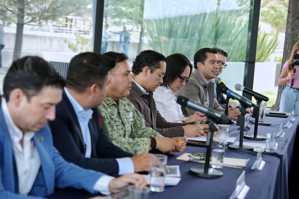 Refrenda Felifer Macías su compromiso ante la seguridad
